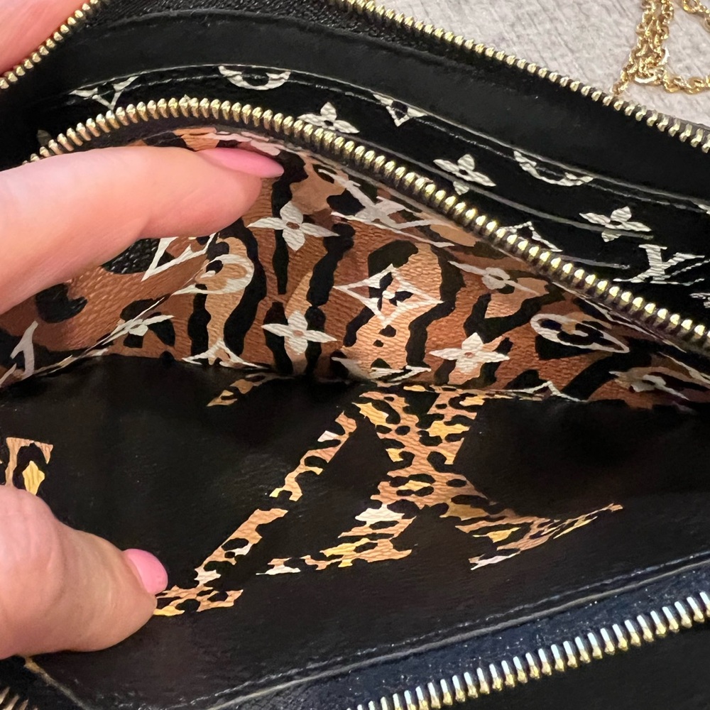 Louis Vuitton Giant Monogram Jungle Pochette Double Zip crossbody Bag🔥 - Picture 8 of 16